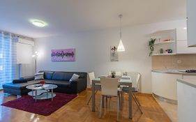 Flexible Selfcheckins 35 - Zagreb - Garage - Loggia - New